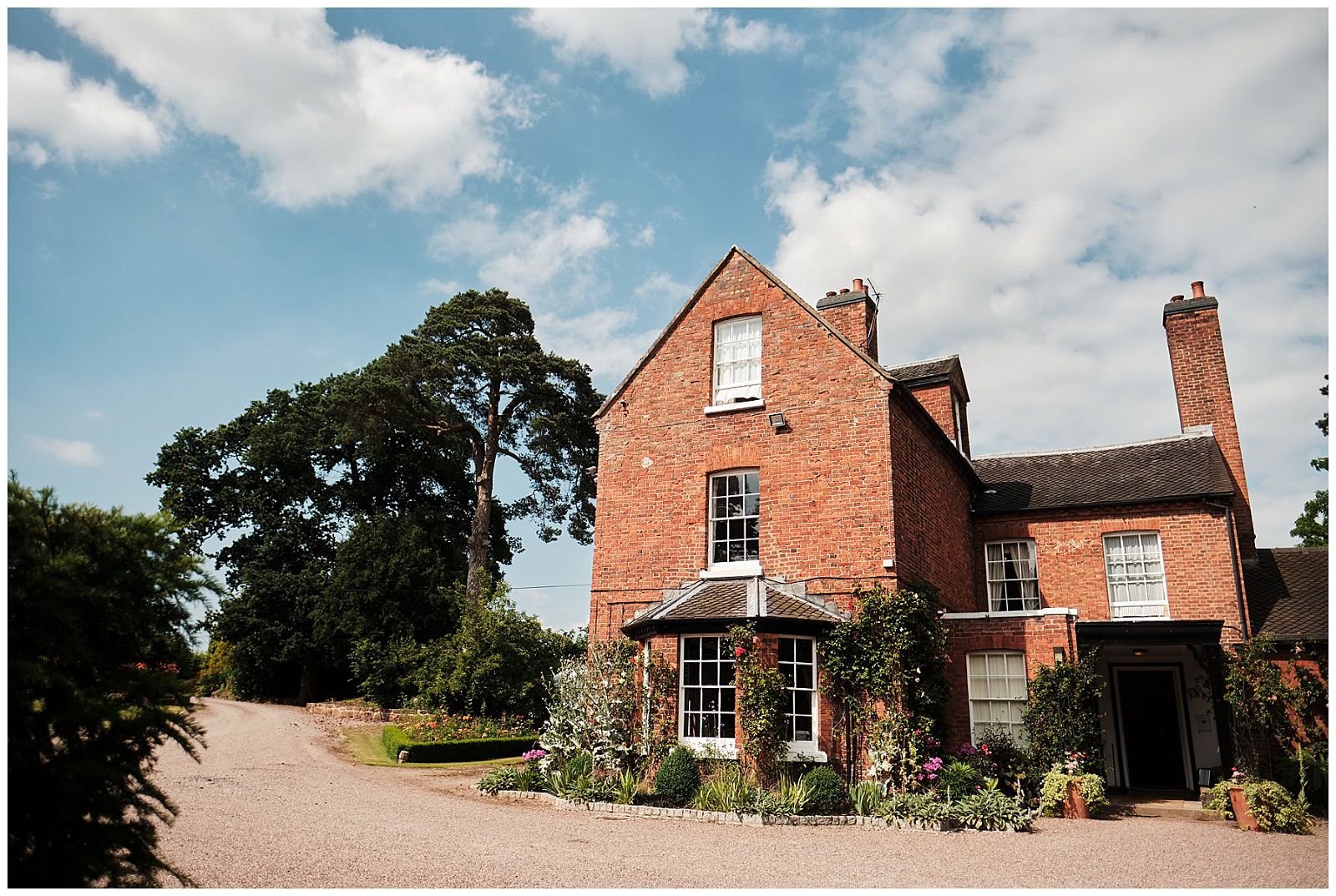 The most idyllic location for a summer wedding, Goldstone Hall in Shropshire by Documentary Wedding Photographer Stuart James